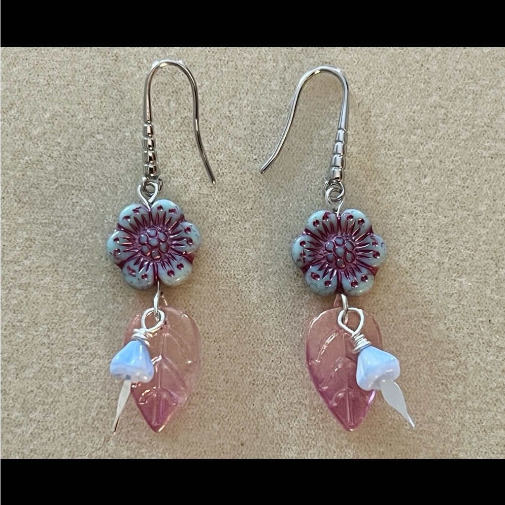 New Gorgeous Czech Glass Morning Glory Flower Earrings